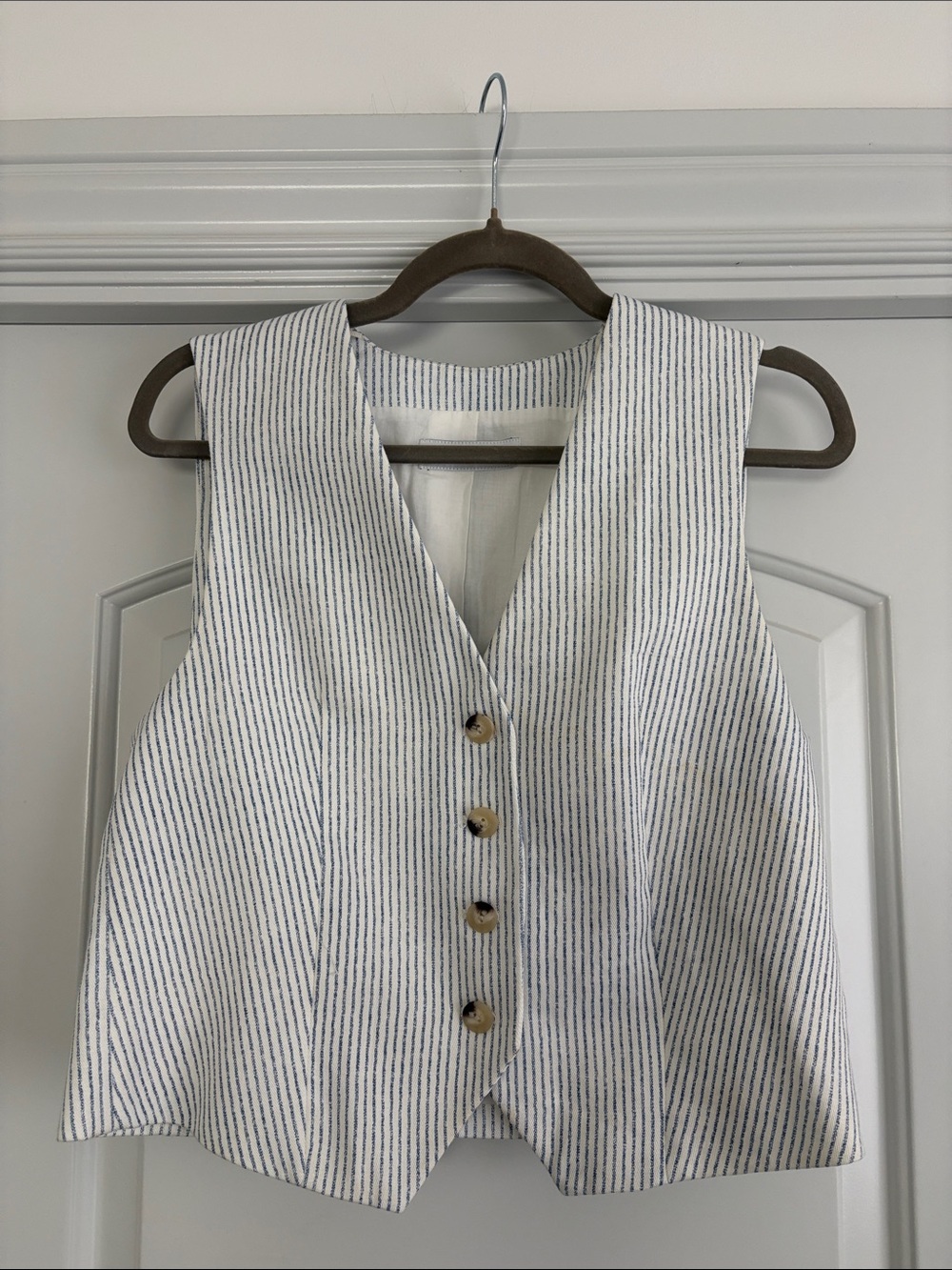 Zara Women’s Striped Sleeveless Button Vest - White & Blue